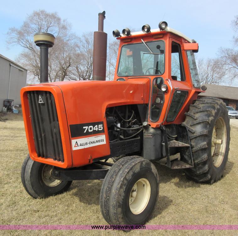 image for item AY9485 1980 Allis Chalmers 7045 tractor