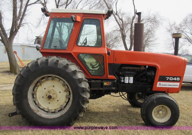image for item AY9485 1980 Allis Chalmers 7045 tractor