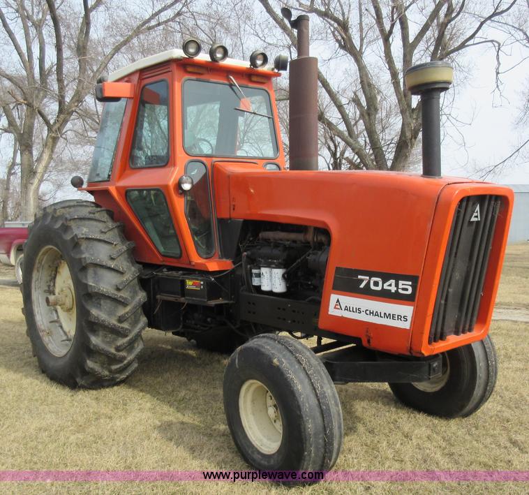 image for item AY9485 1980 Allis Chalmers 7045 tractor