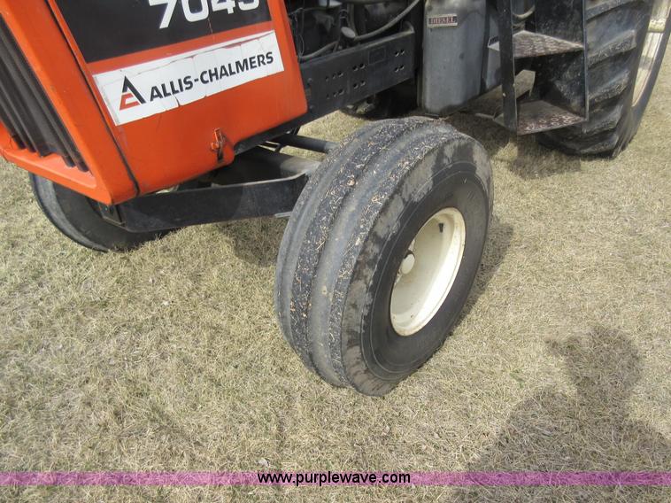 image for item AY9485 1980 Allis Chalmers 7045 tractor