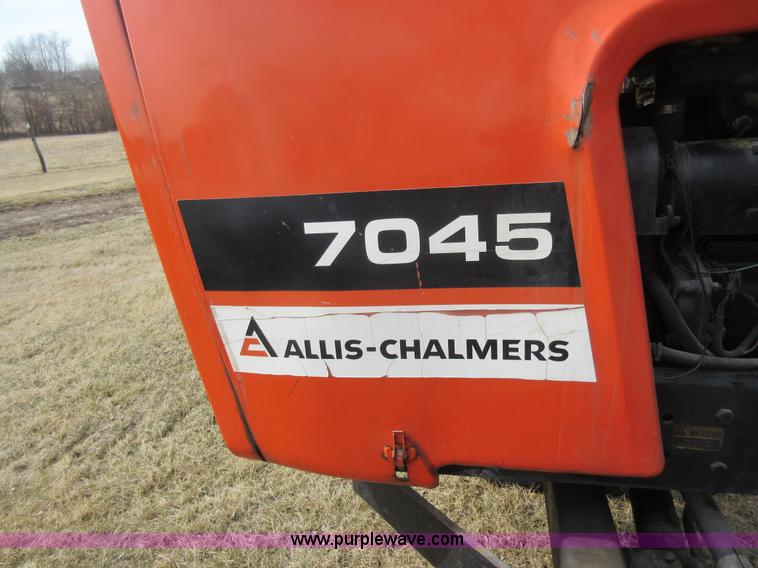image for item AY9485 1980 Allis Chalmers 7045 tractor