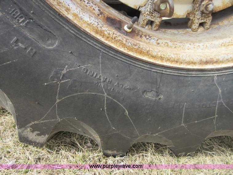 image for item AY9485 1980 Allis Chalmers 7045 tractor