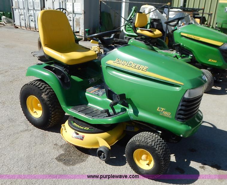 image for item BC9556 2003 John Deere LT160 lawn mower