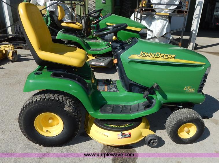 image for item BC9556 2003 John Deere LT160 lawn mower
