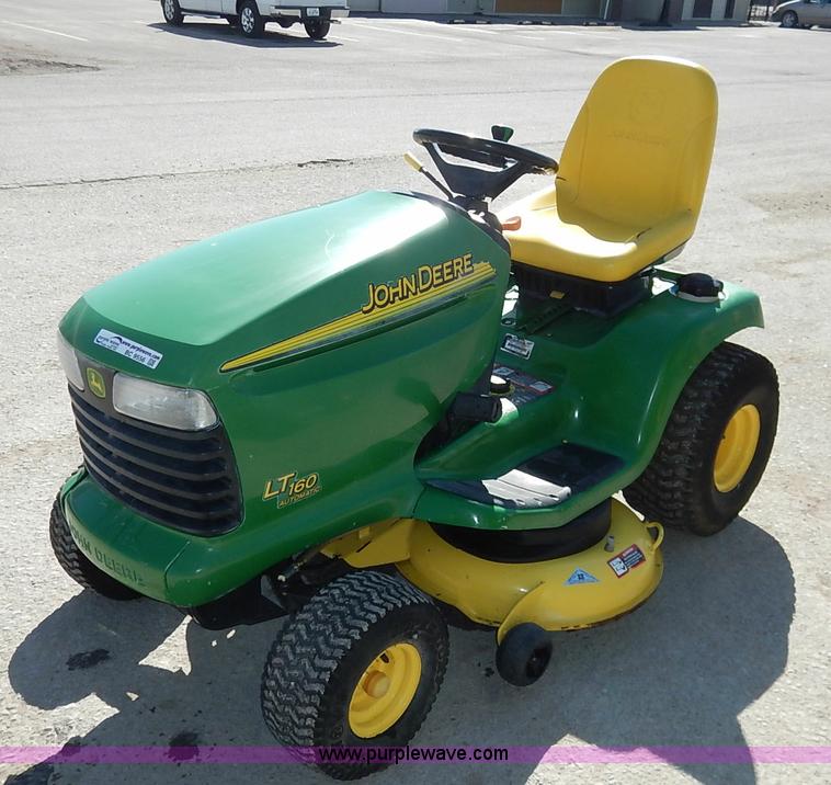 image for item BC9556 2003 John Deere LT160 lawn mower