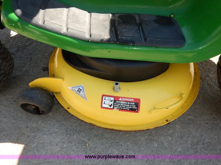 image for item BC9556 2003 John Deere LT160 lawn mower