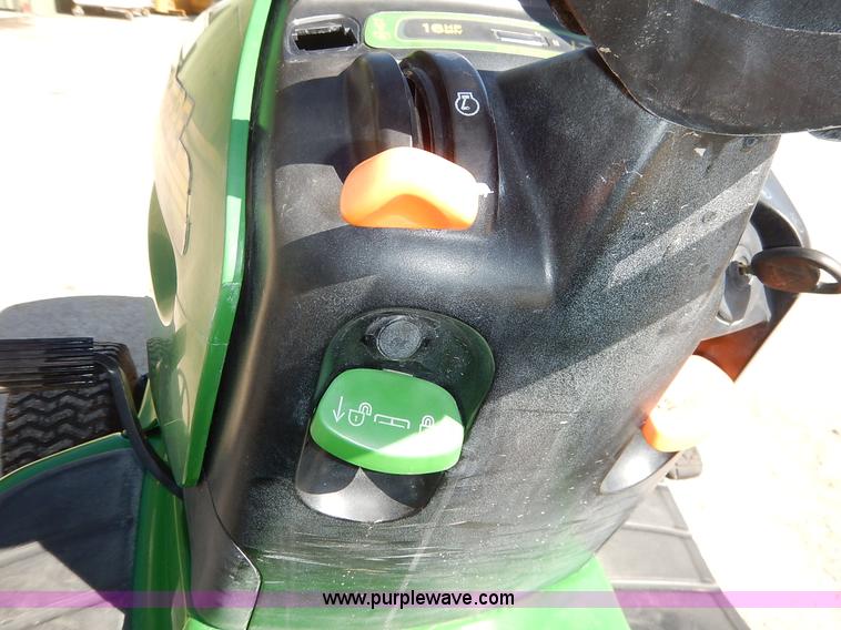 image for item BC9556 2003 John Deere LT160 lawn mower