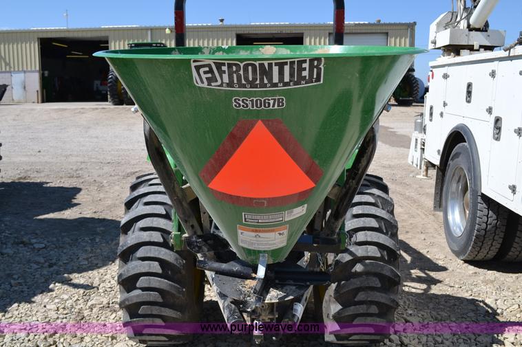 image for item D1432 Frontier SS1067B fertilizer spreader