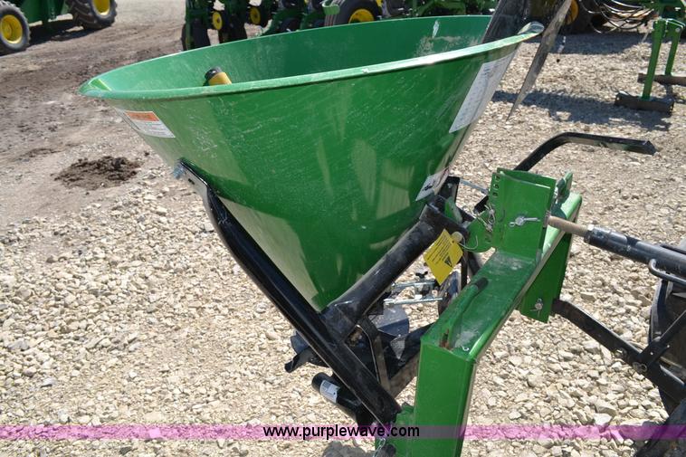 image for item D1432 Frontier SS1067B fertilizer spreader