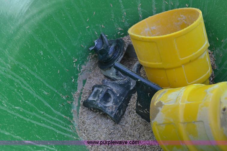 image for item D1432 Frontier SS1067B fertilizer spreader