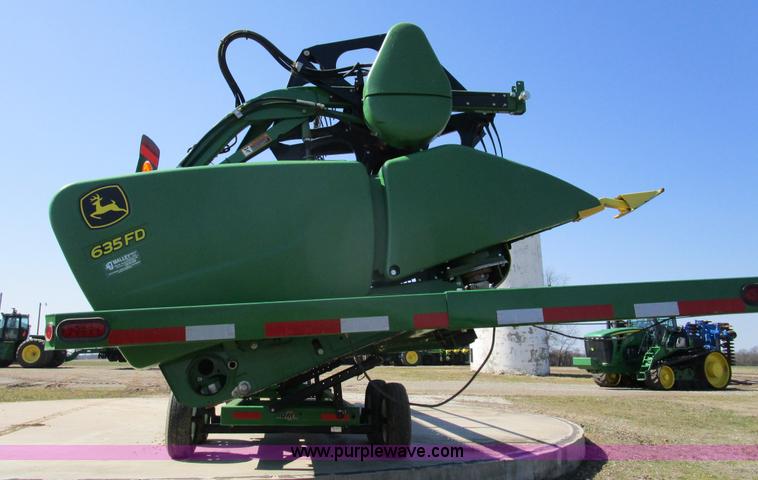 image for item D2333 2013 John Deere 635FD hydraflex draper head
