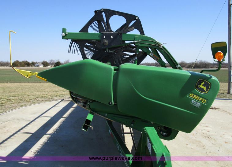 image for item D2333 2013 John Deere 635FD hydraflex draper head