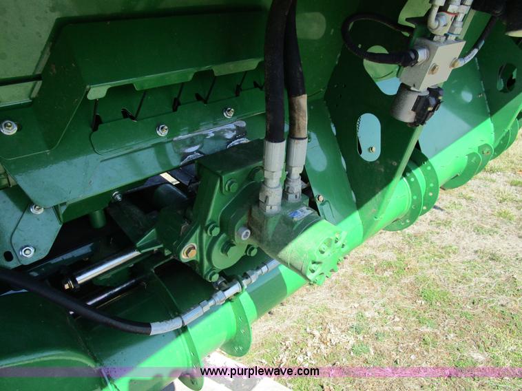 image for item D2333 2013 John Deere 635FD hydraflex draper head