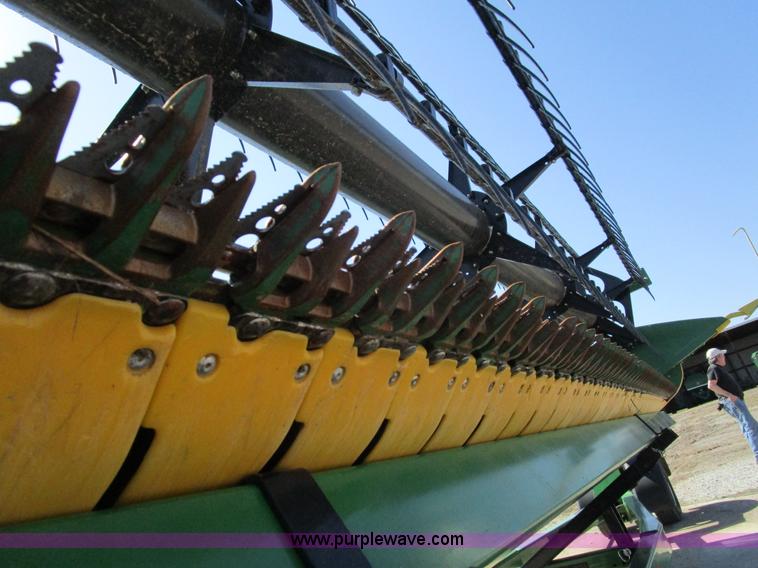 image for item D2333 2013 John Deere 635FD hydraflex draper head