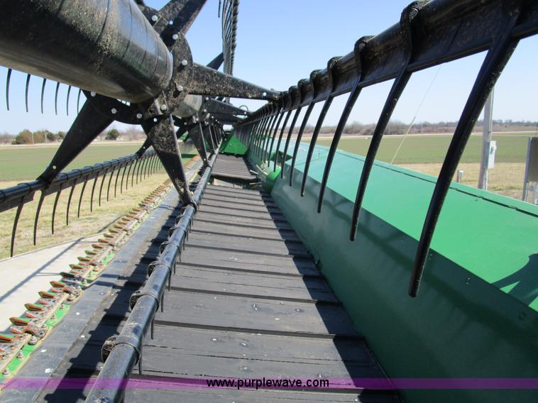 image for item D2333 2013 John Deere 635FD hydraflex draper head