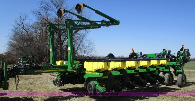 image for item D2338 2013 John Deere 1770NT planter