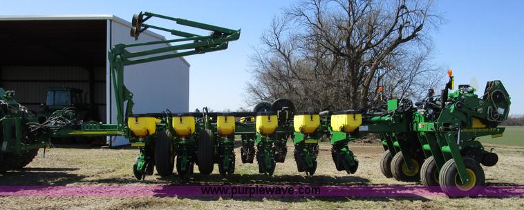 image for item D2338 2013 John Deere 1770NT planter