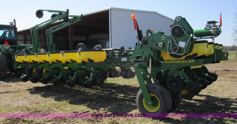 image for item D2338 2013 John Deere 1770NT planter