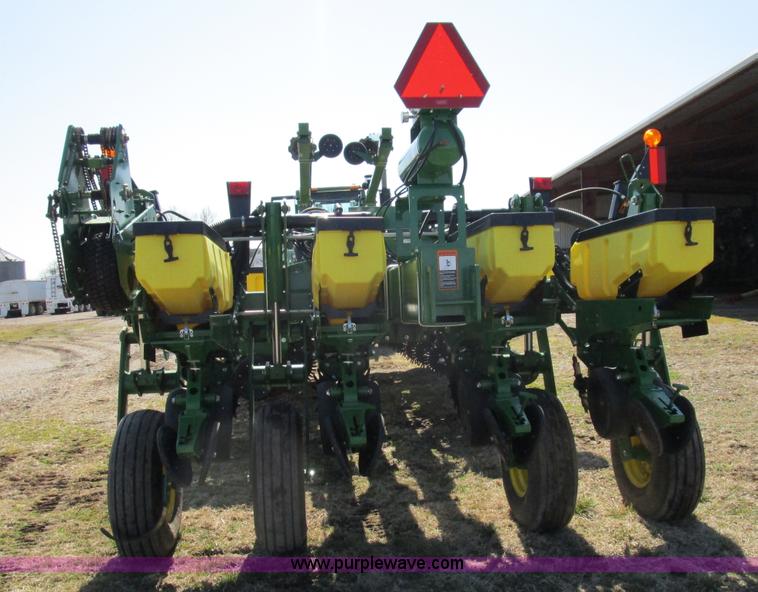 image for item D2338 2013 John Deere 1770NT planter