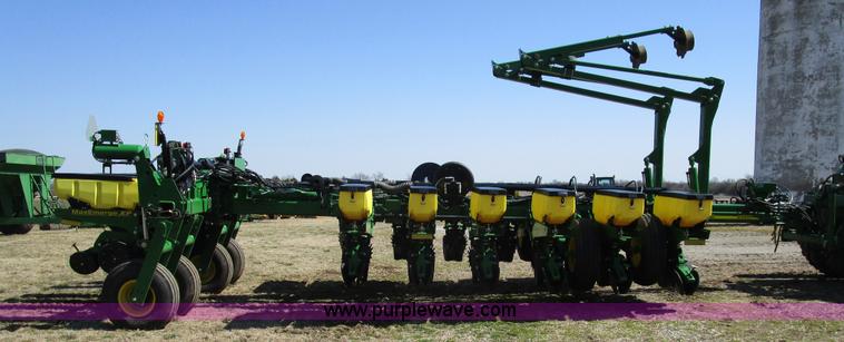 image for item D2338 2013 John Deere 1770NT planter