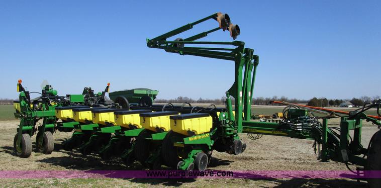 image for item D2338 2013 John Deere 1770NT planter