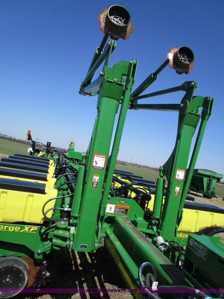 image for item D2338 2013 John Deere 1770NT planter