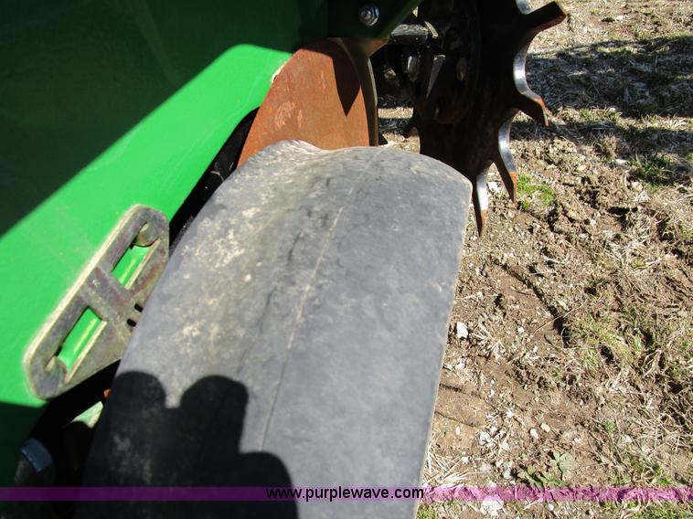 image for item D2338 2013 John Deere 1770NT planter