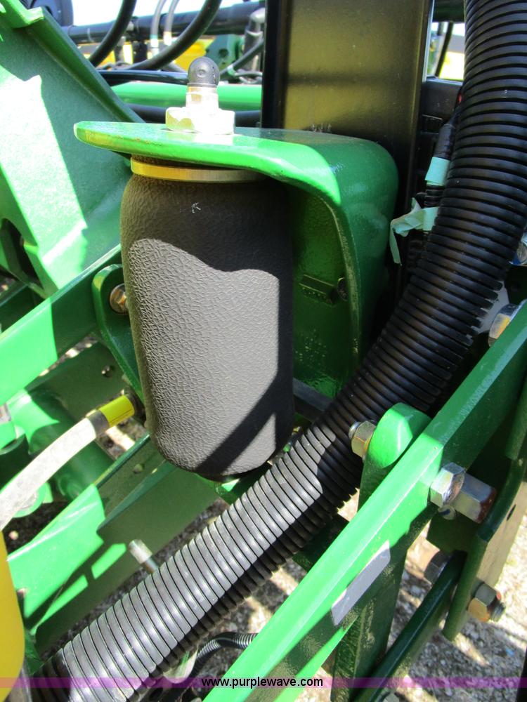 image for item D2338 2013 John Deere 1770NT planter