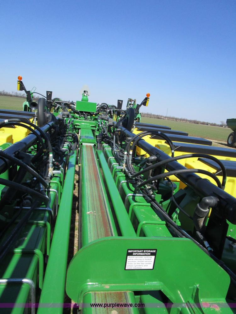 image for item D2338 2013 John Deere 1770NT planter