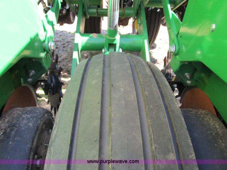 image for item D2338 2013 John Deere 1770NT planter
