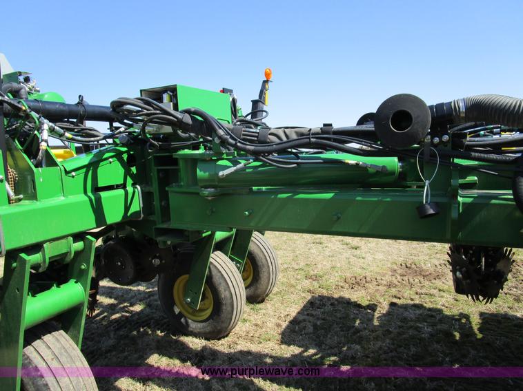 image for item D2338 2013 John Deere 1770NT planter
