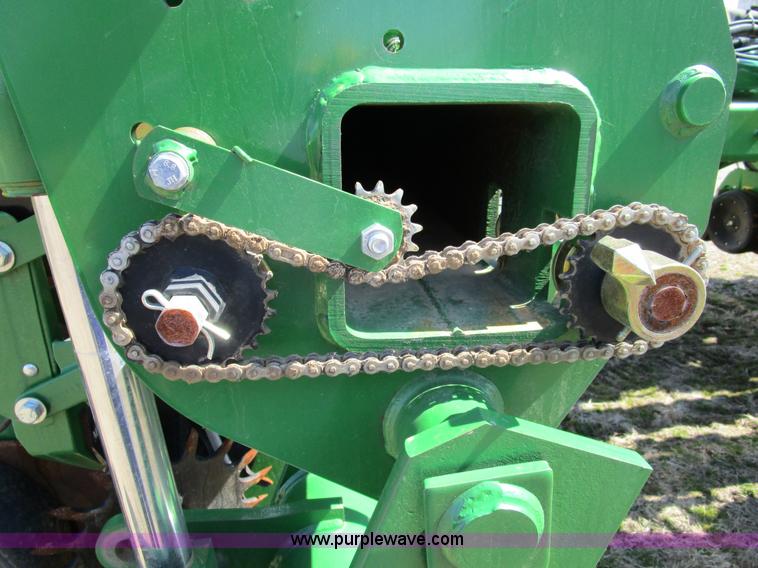 image for item D2338 2013 John Deere 1770NT planter