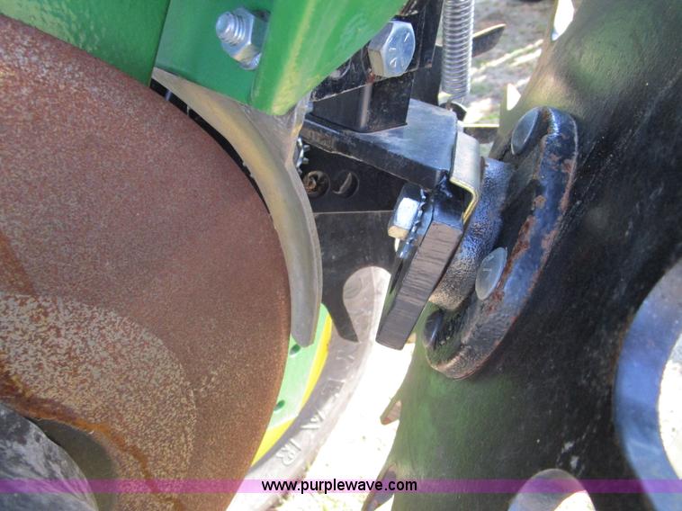 image for item D2338 2013 John Deere 1770NT planter