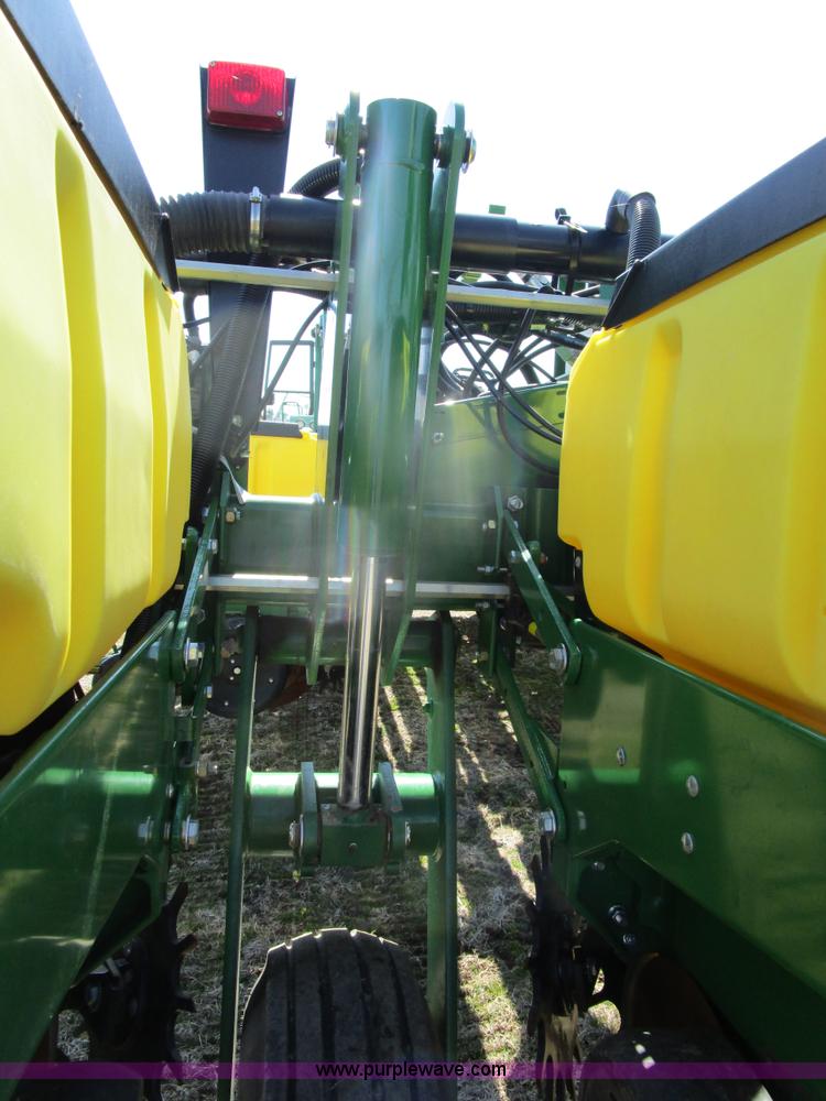 image for item D2338 2013 John Deere 1770NT planter