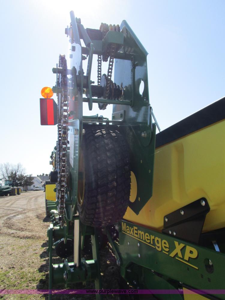 image for item D2338 2013 John Deere 1770NT planter