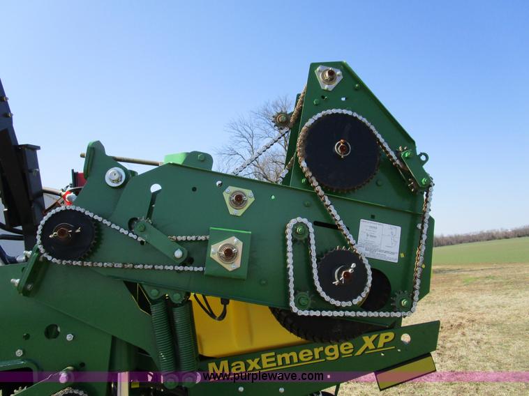 image for item D2338 2013 John Deere 1770NT planter