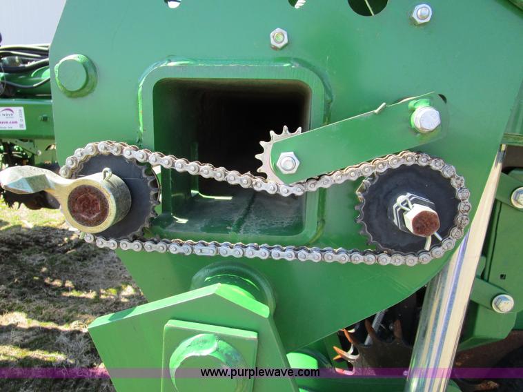 image for item D2338 2013 John Deere 1770NT planter