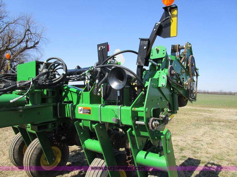 image for item D2338 2013 John Deere 1770NT planter