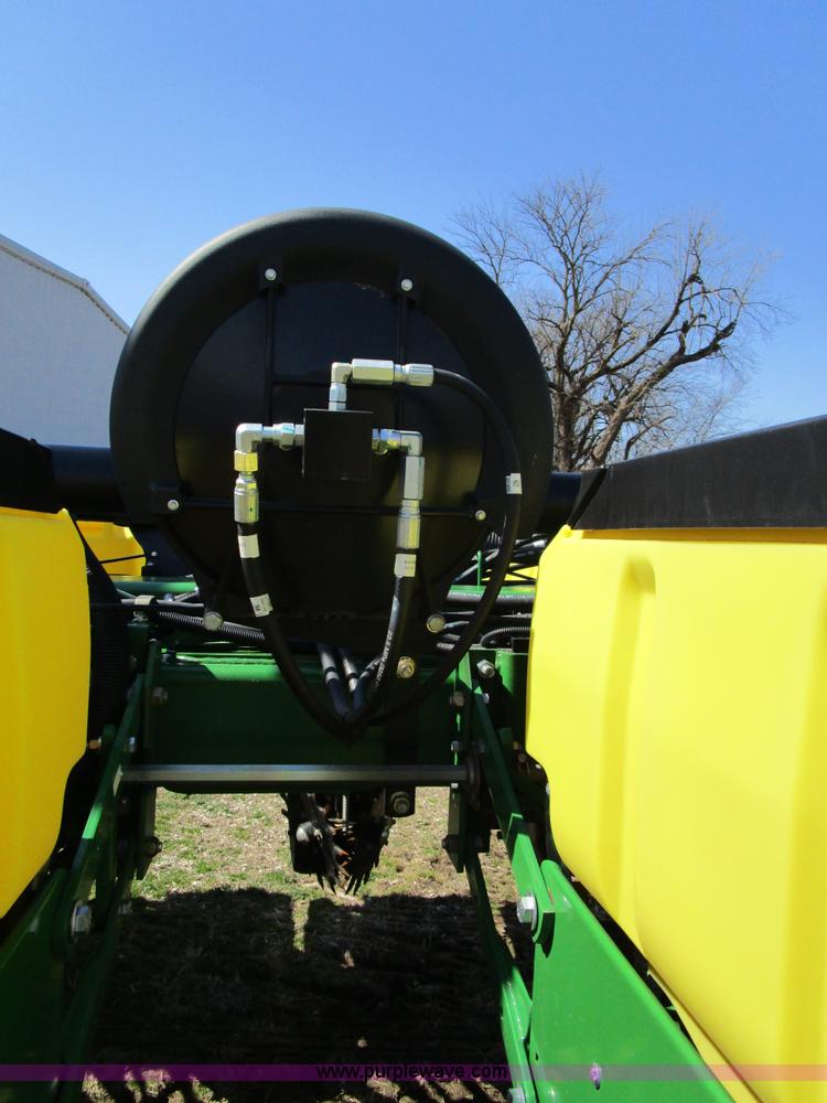 image for item D2338 2013 John Deere 1770NT planter