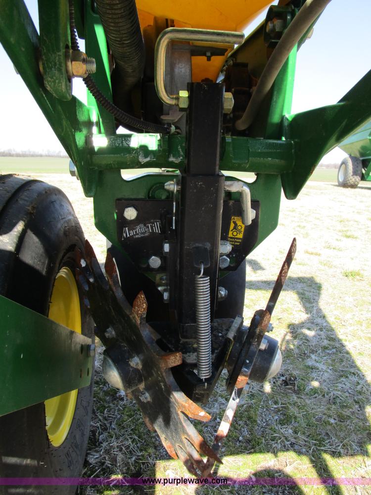 image for item D2338 2013 John Deere 1770NT planter