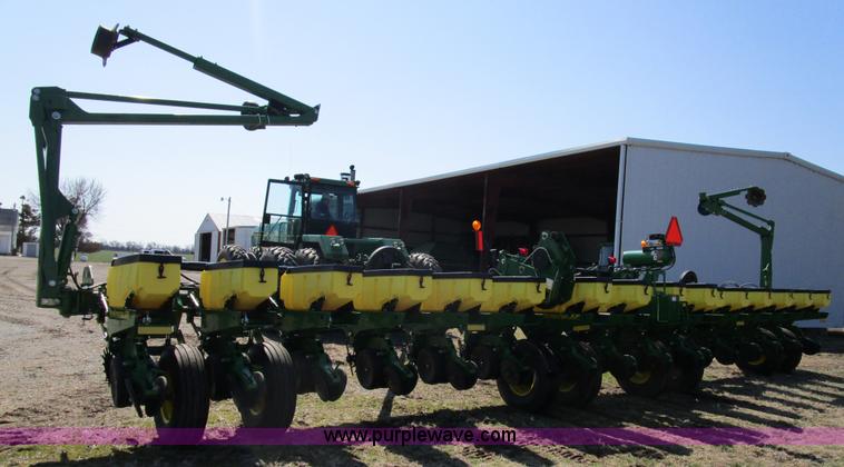 image for item D2338 2013 John Deere 1770NT planter