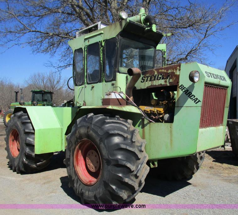 image for item D2358 Steiger Bearcat 4WD tractor