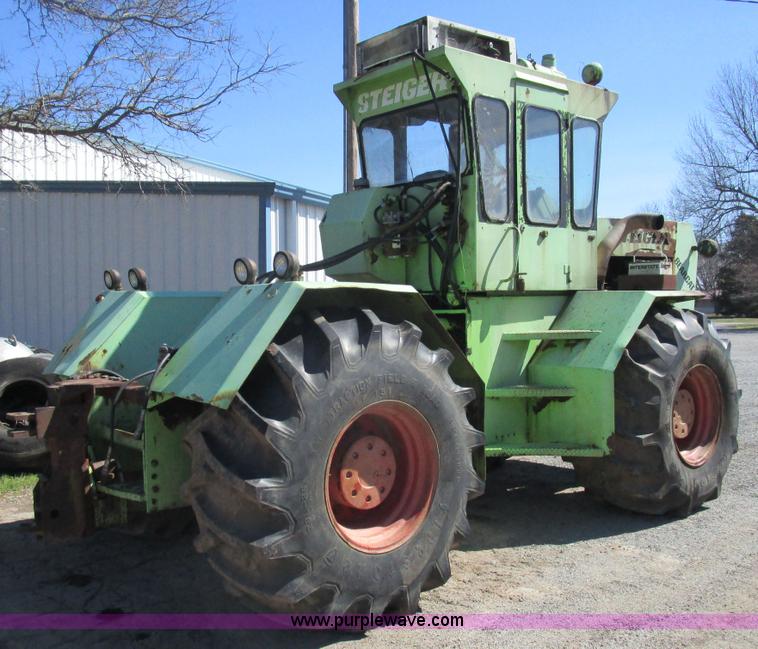 image for item D2358 Steiger Bearcat 4WD tractor