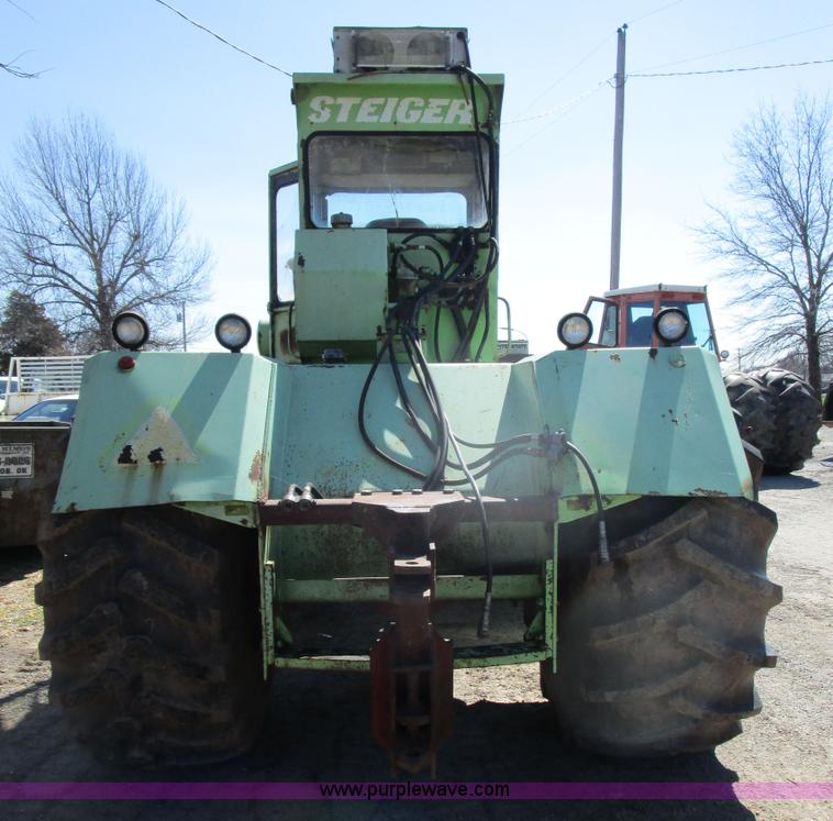 image for item D2358 Steiger Bearcat 4WD tractor