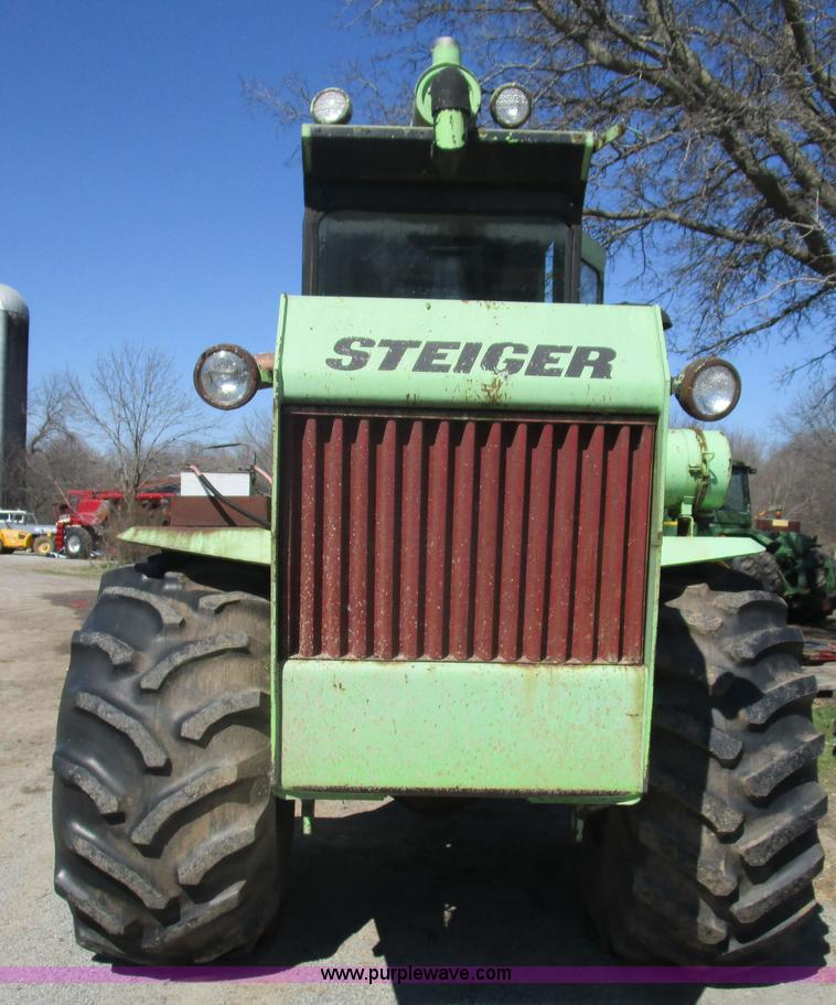 image for item D2358 Steiger Bearcat 4WD tractor