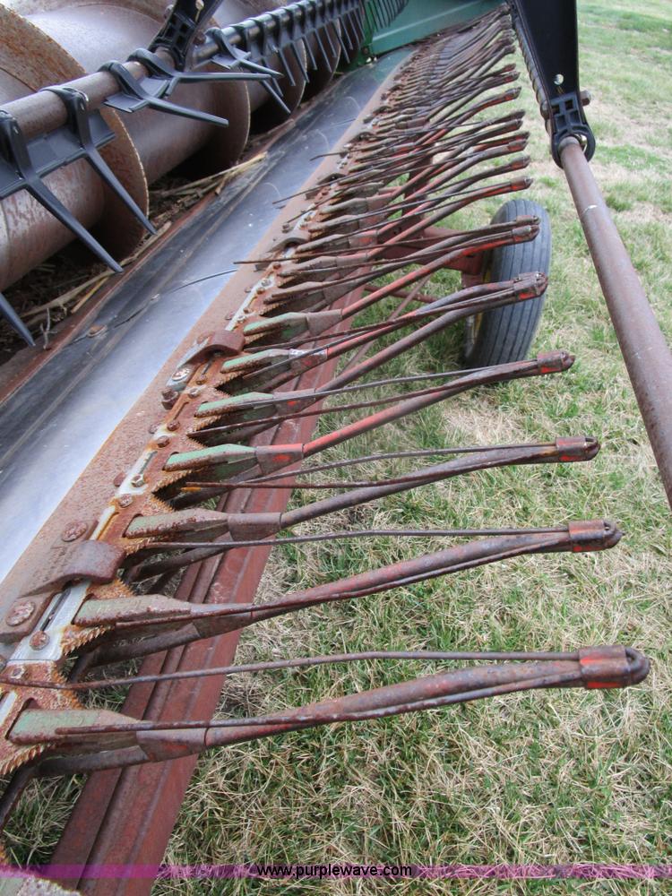 image for item D2379 1998 John Deere 925 platform flex head