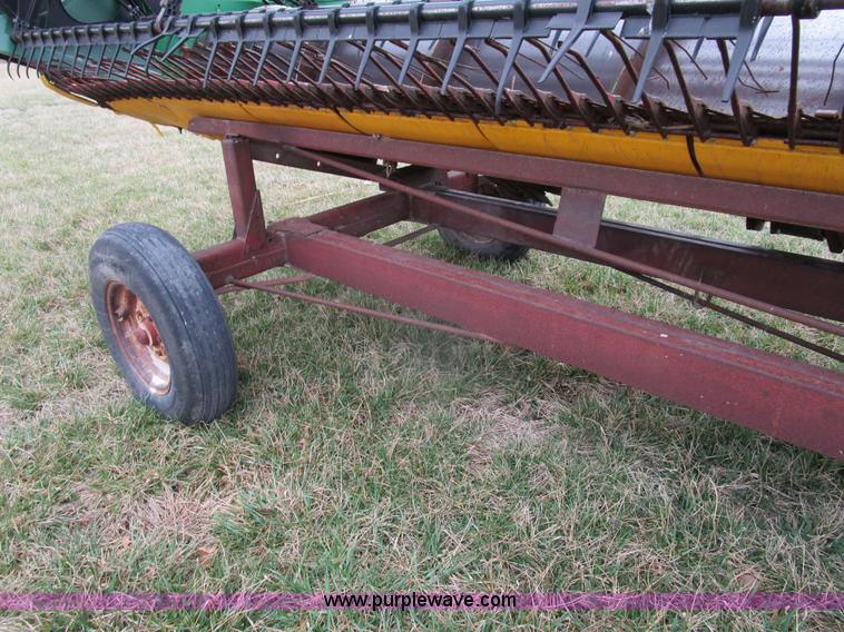 image for item D2379 1998 John Deere 925 platform flex head