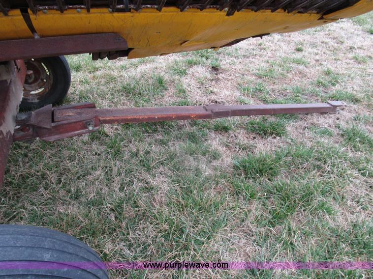 image for item D2379 1998 John Deere 925 platform flex head