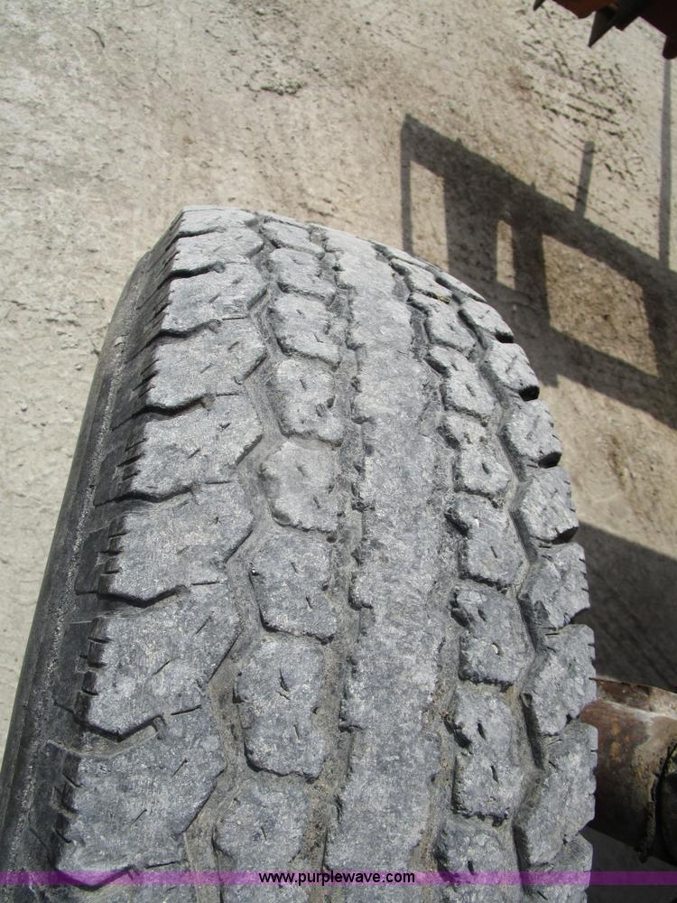 image for item D2390 Massey-Ferguson 285 tractor