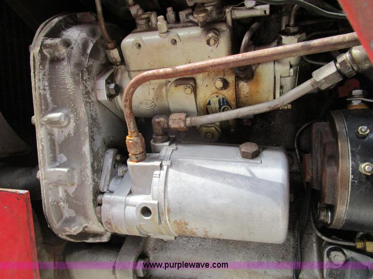image for item D2390 Massey-Ferguson 285 tractor
